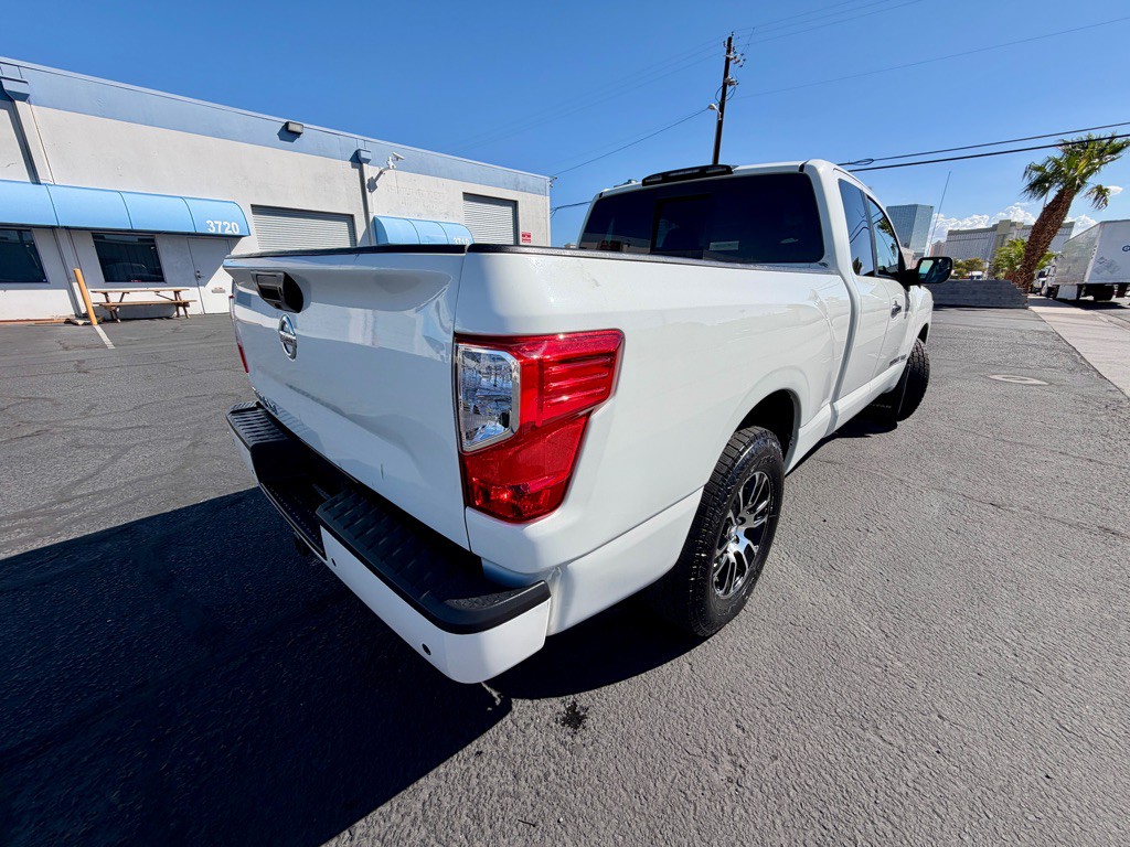 2020 Nissan Titan Image 15
