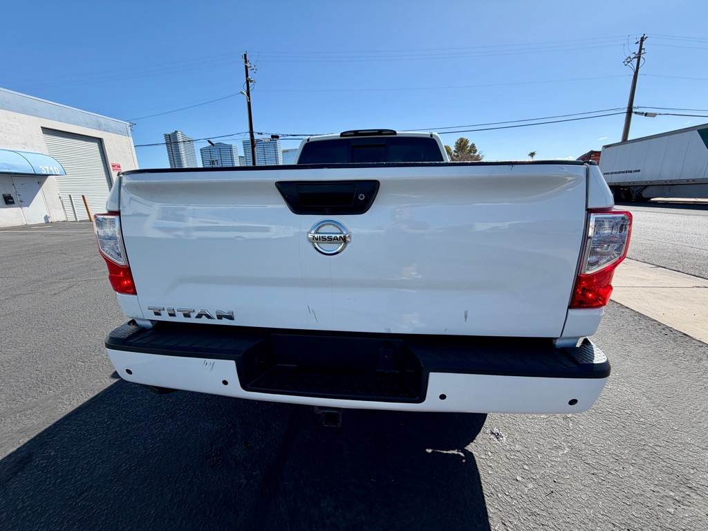 2020 Nissan Titan Image 16