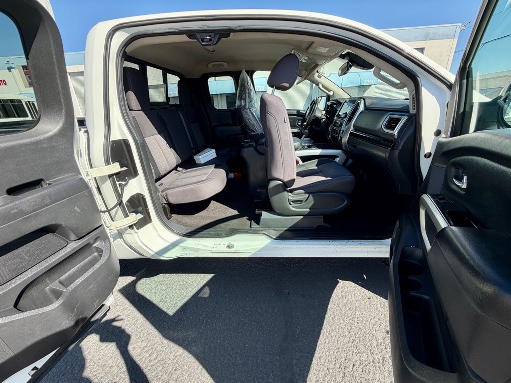 2020 Nissan Titan Image 20