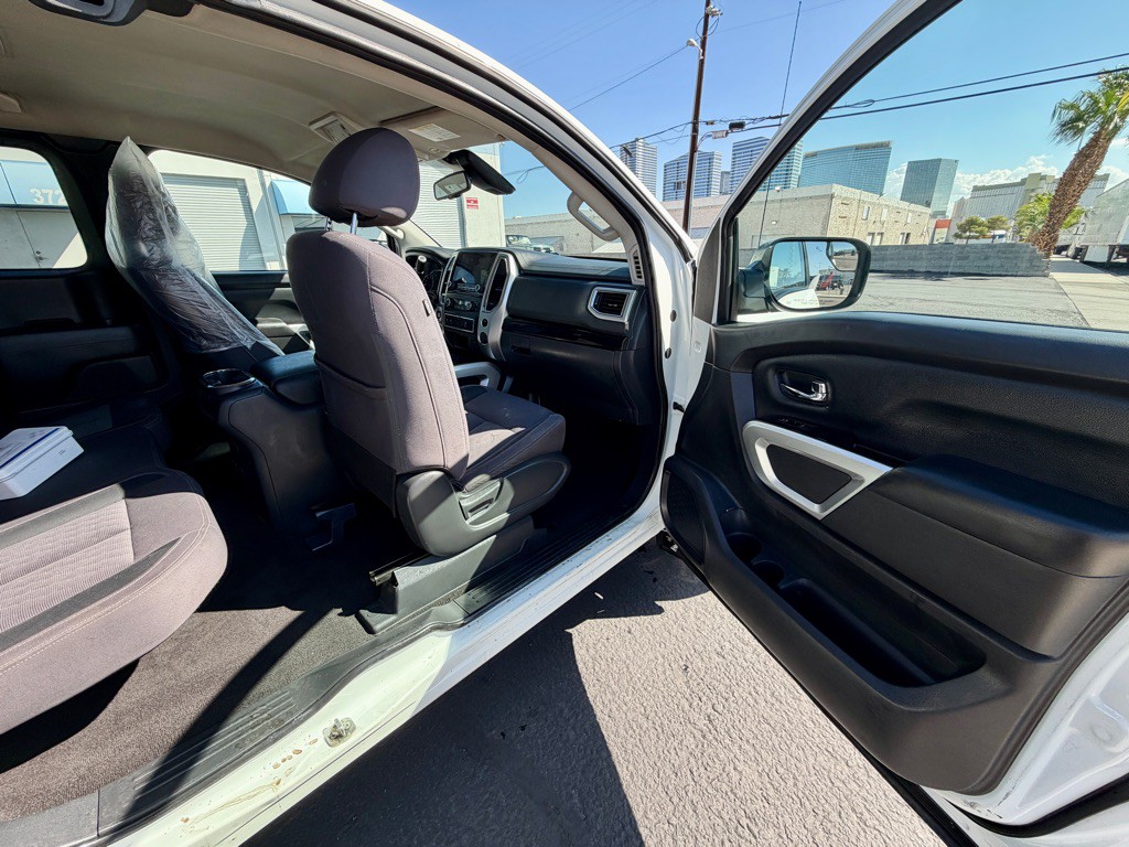 2020 Nissan Titan Image 22