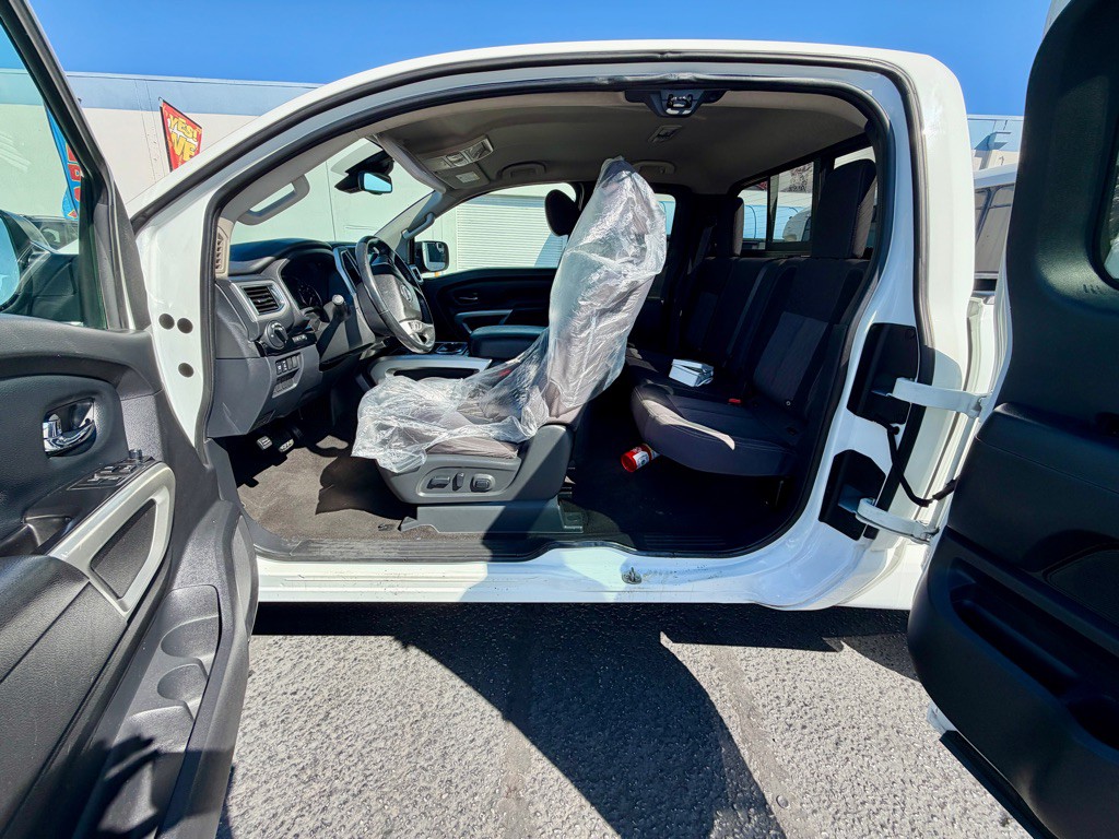 2020 Nissan Titan Image 26