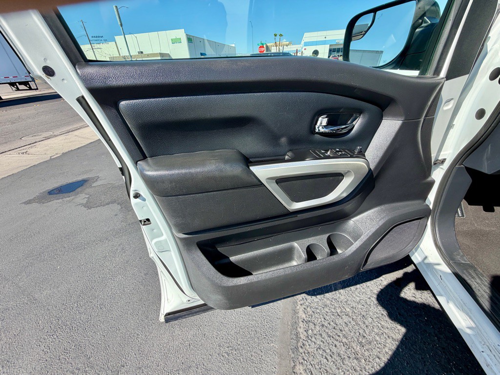 2020 Nissan Titan Image 28