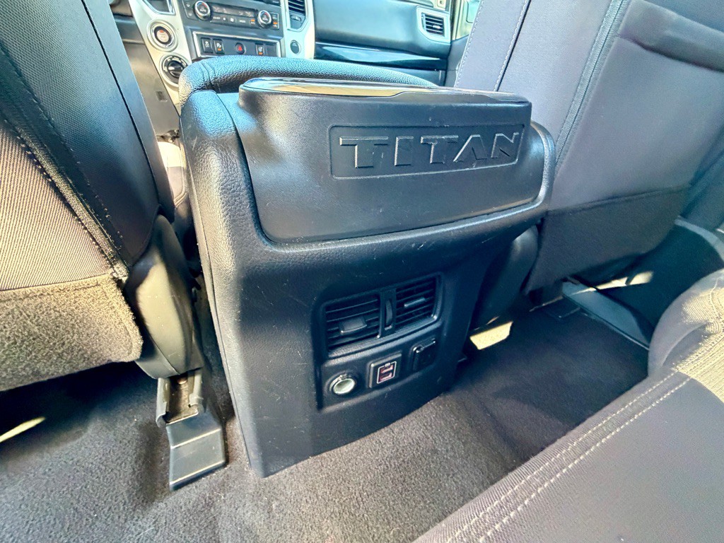 2020 Nissan Titan Image 33
