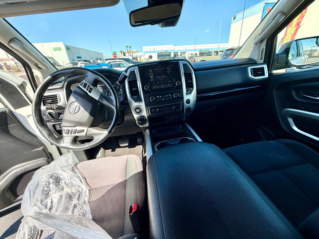 2020 Nissan Titan Image 34