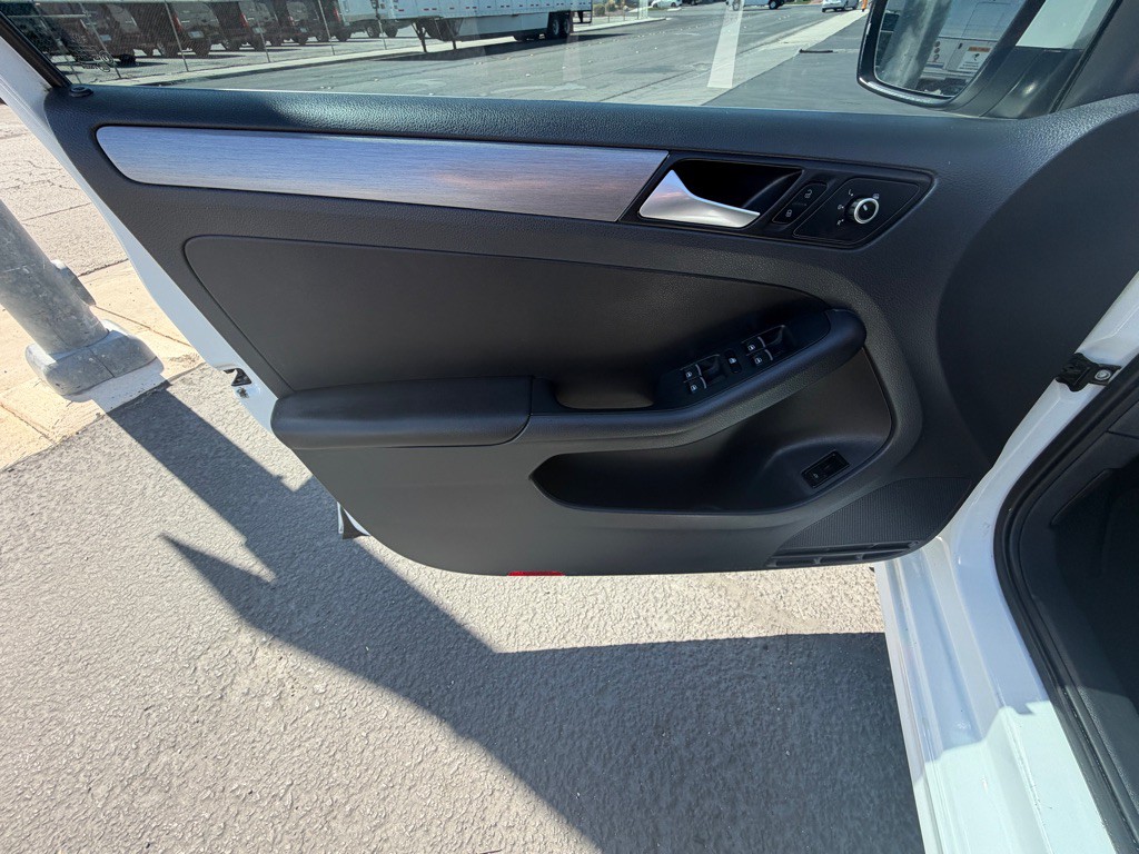2014 Volkswagen Jetta Image 12