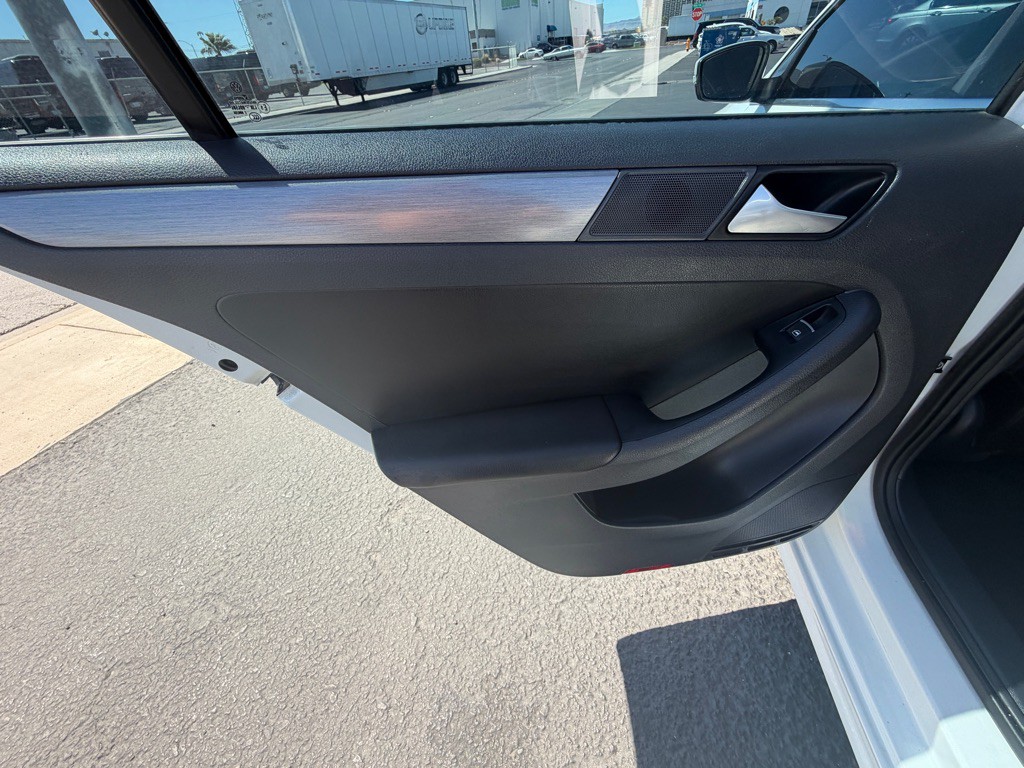 2014 Volkswagen Jetta Image 14
