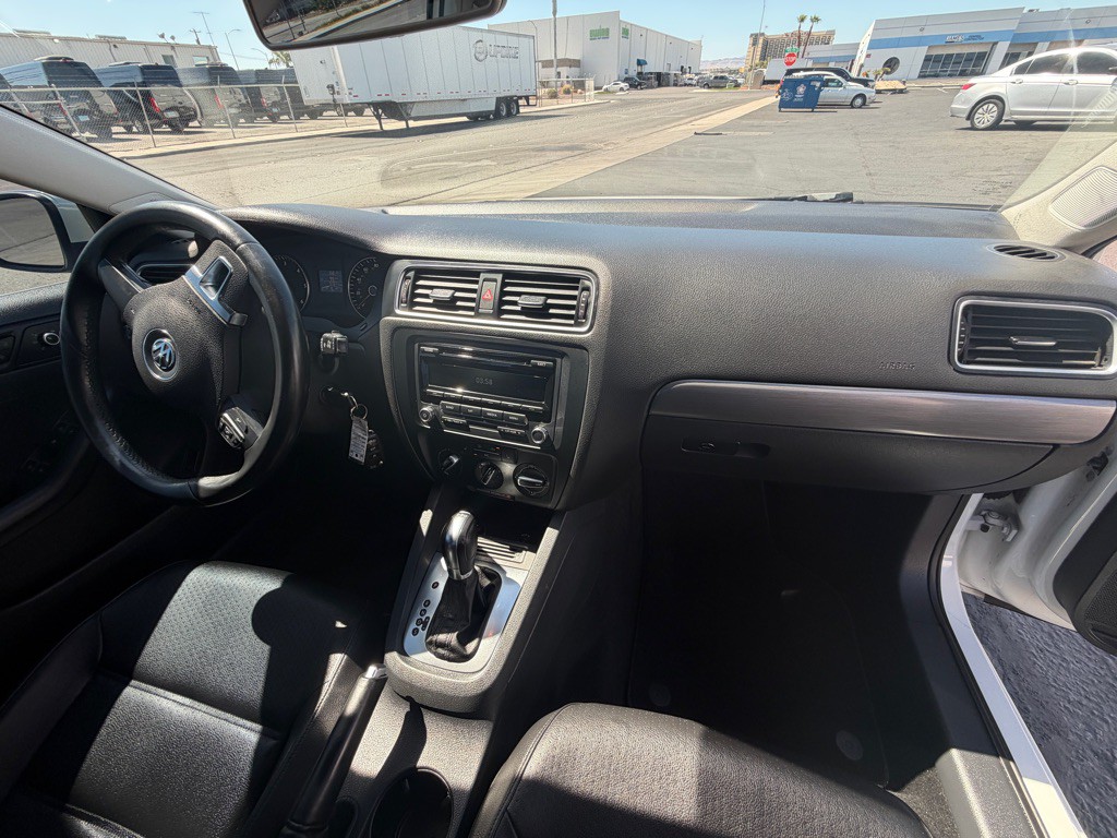 2014 Volkswagen Jetta Image 28