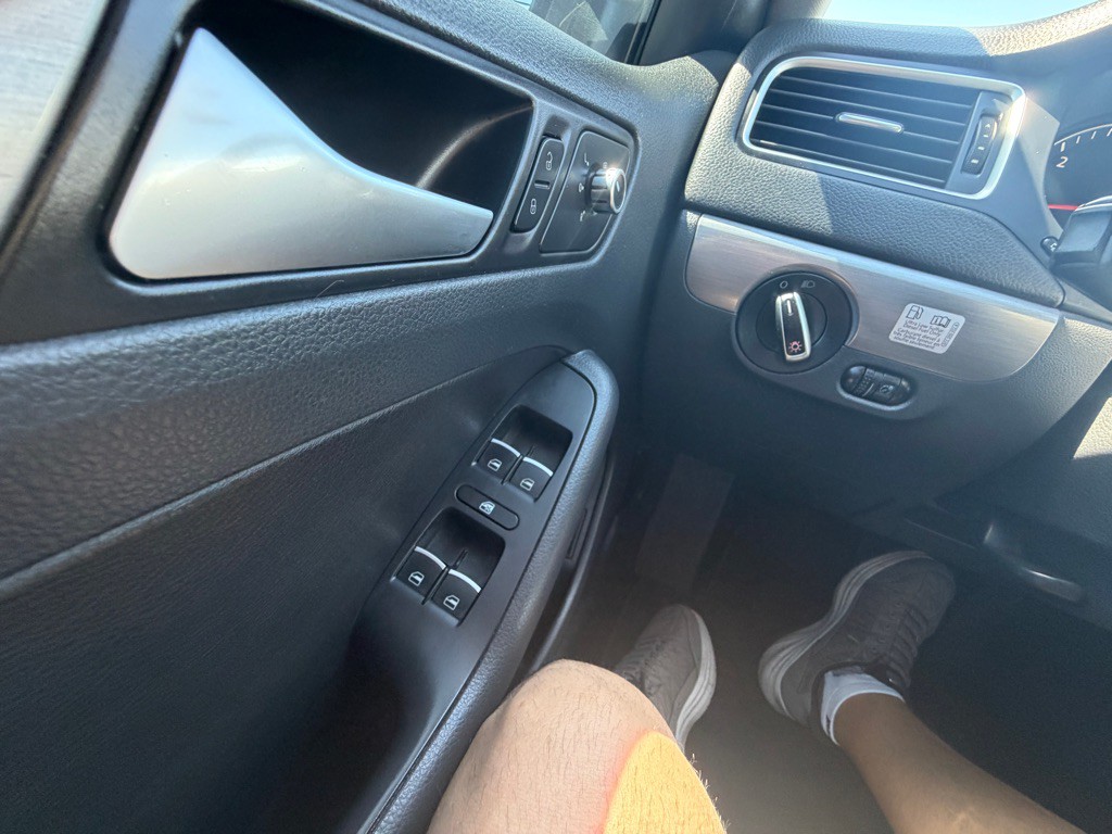 2014 Volkswagen Jetta Image 32