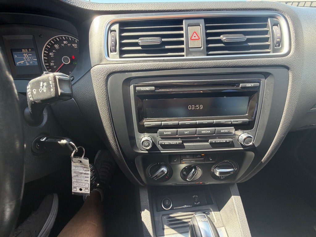 2014 Volkswagen Jetta Image 33
