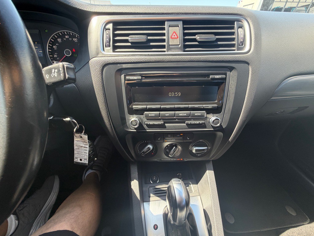 2014 Volkswagen Jetta Image 35