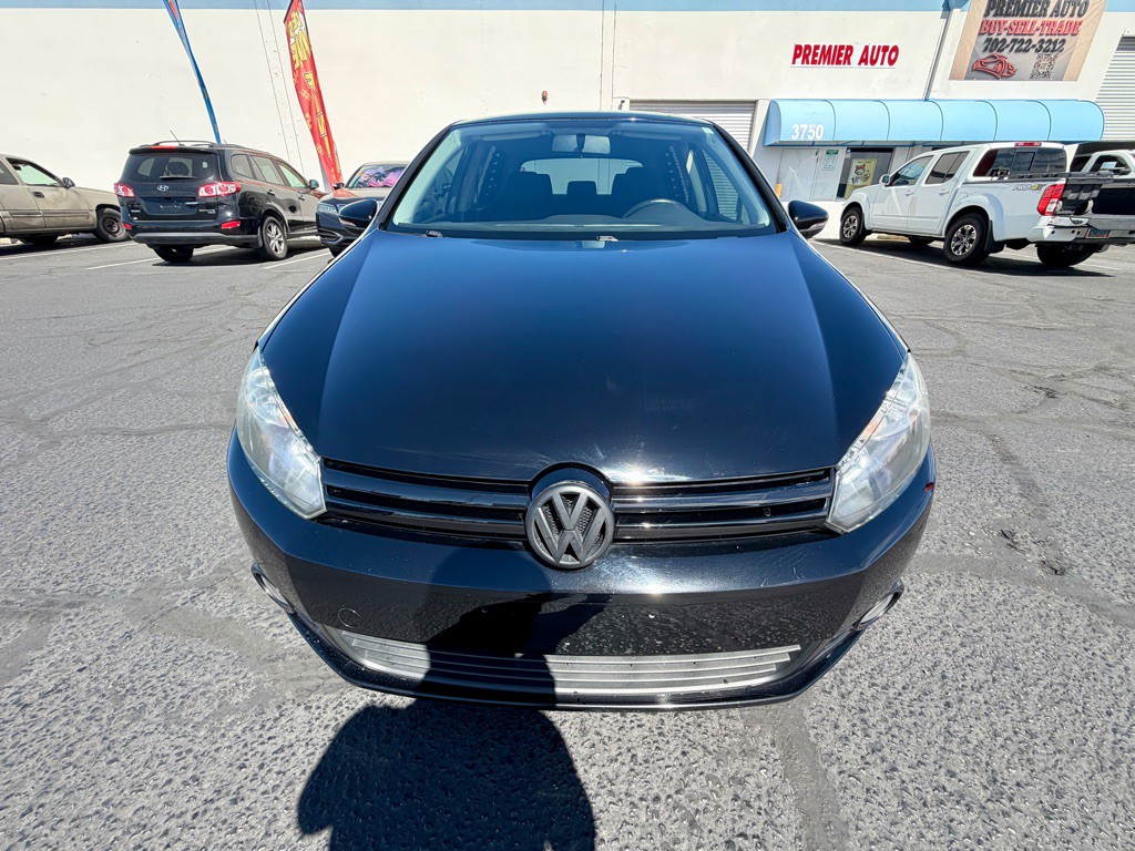 2013 Volkswagen Golf Image 2