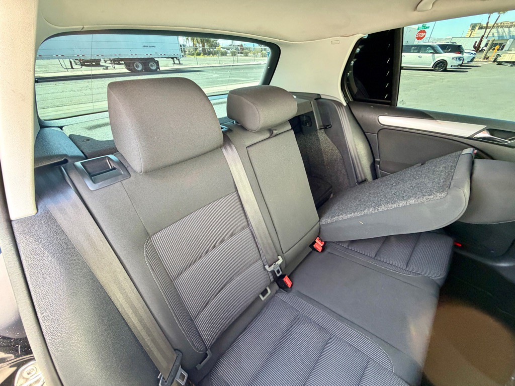 2013 Volkswagen Golf Image 24