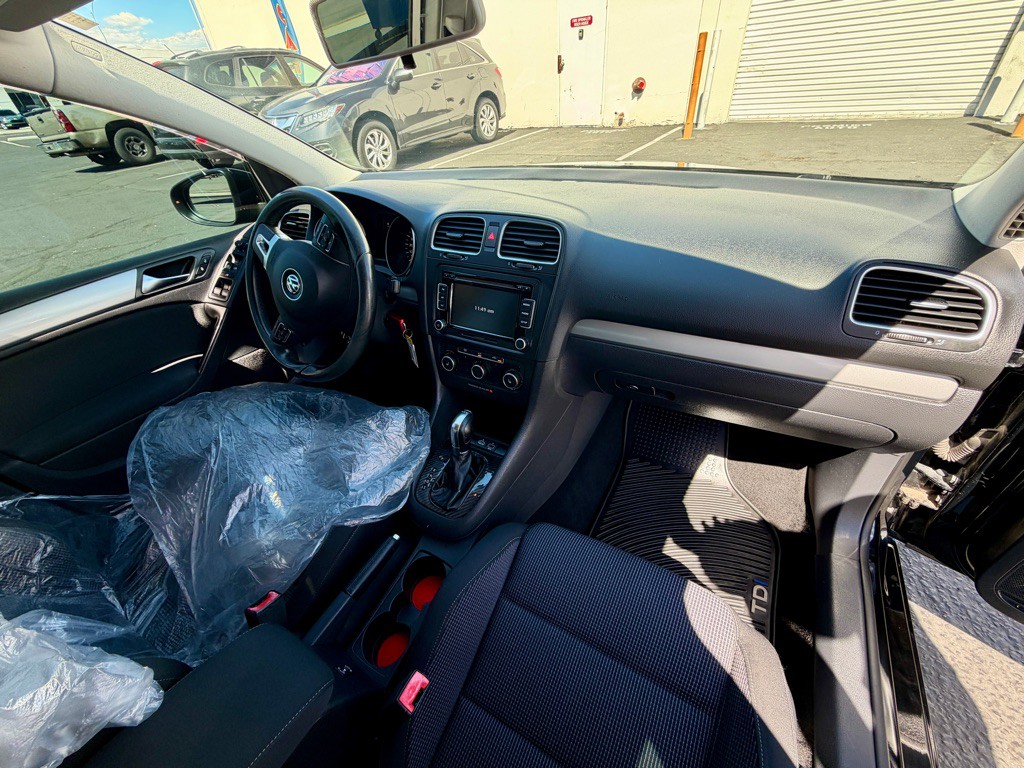 2013 Volkswagen Golf Image 28