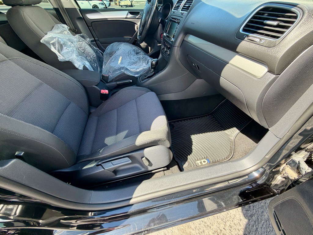 2013 Volkswagen Golf Image 30