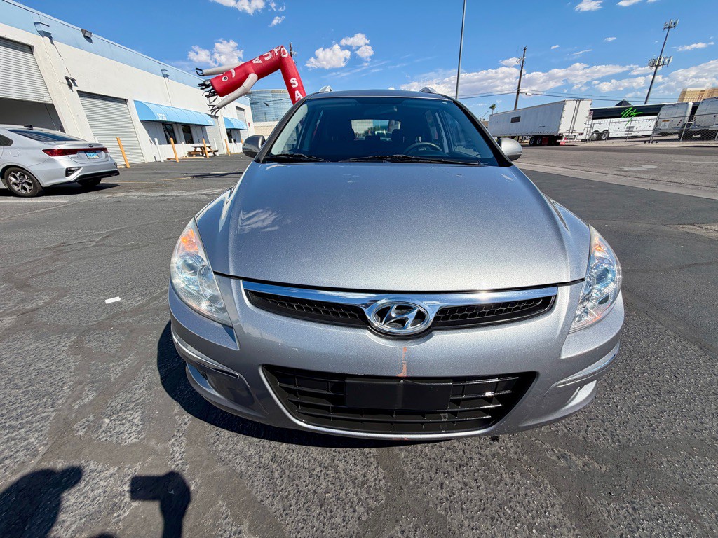 2011 Hyundai Elantra Image 2