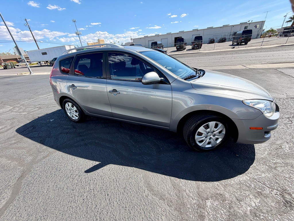 2011 Hyundai Elantra Image 3