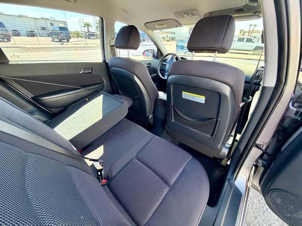 2011 Hyundai Elantra Image 16