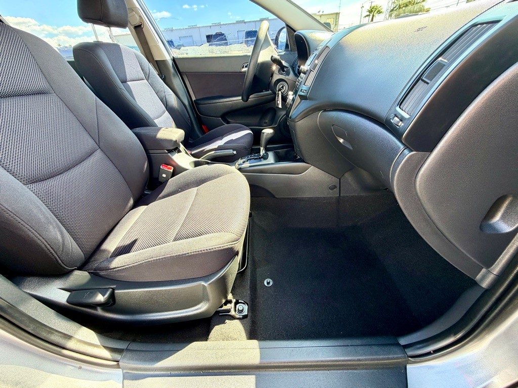 2011 Hyundai Elantra Image 17