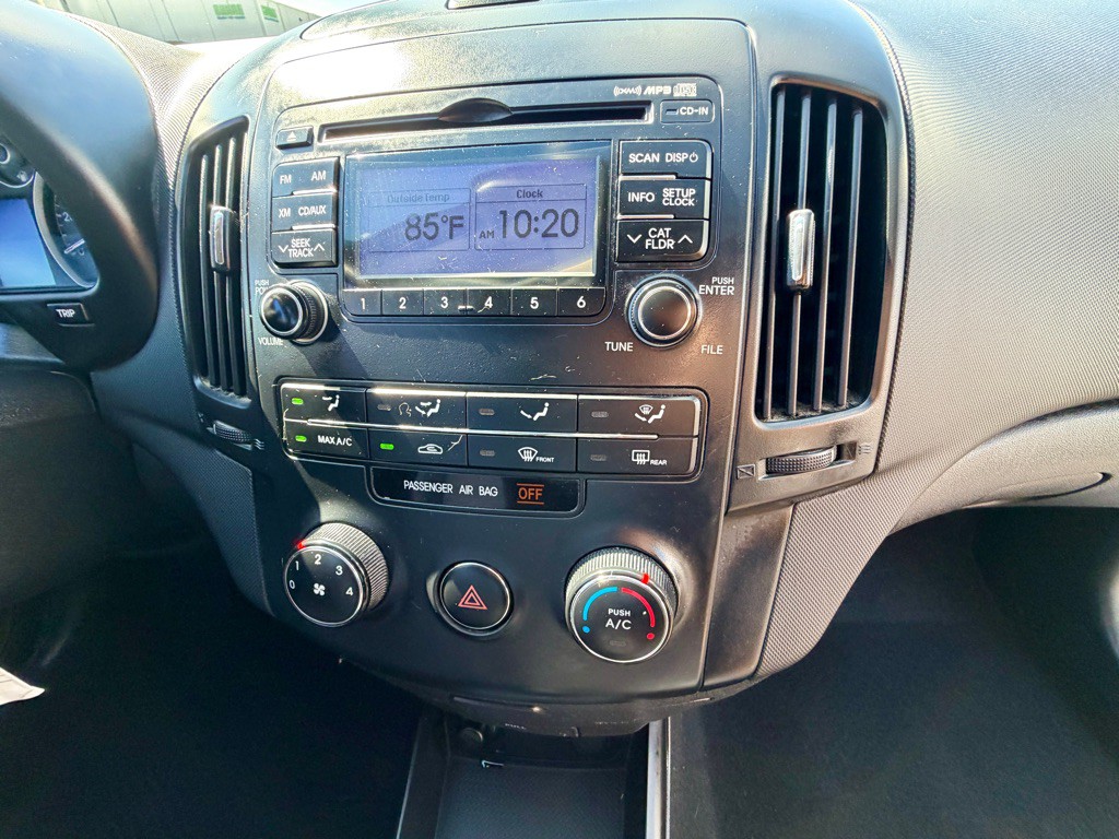 2011 Hyundai Elantra Image 19