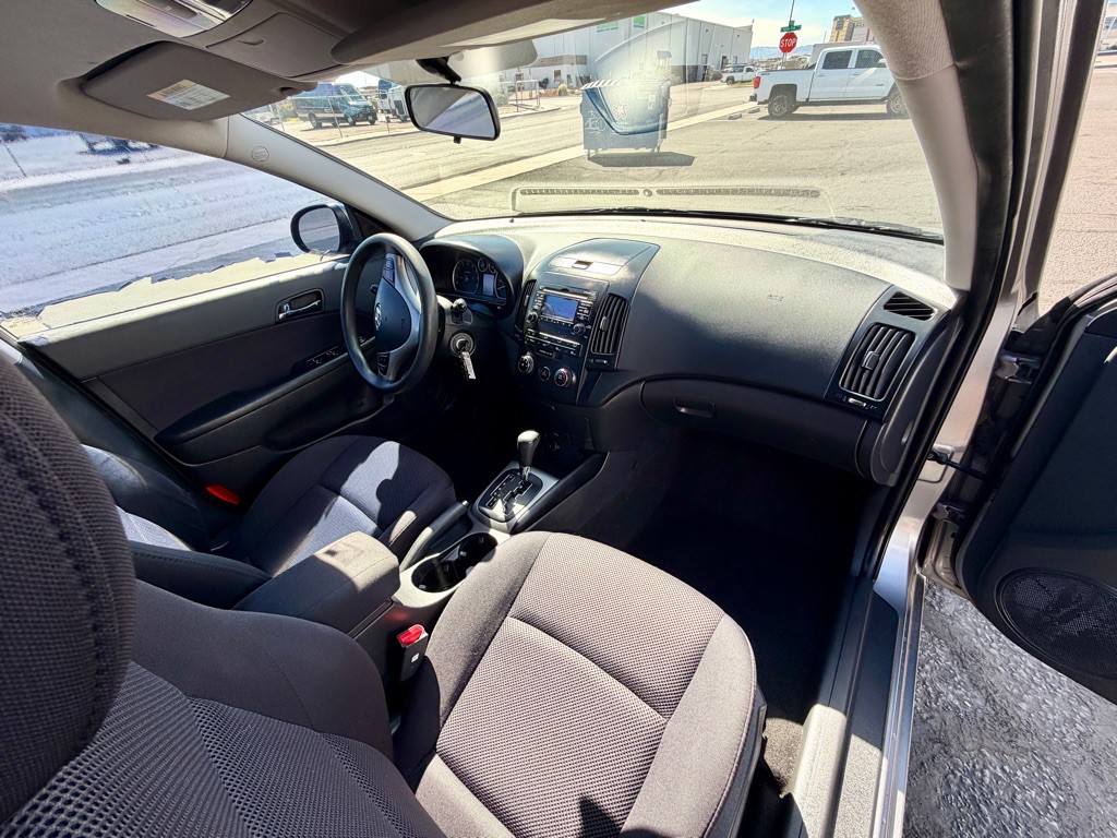 2011 Hyundai Elantra Image 21