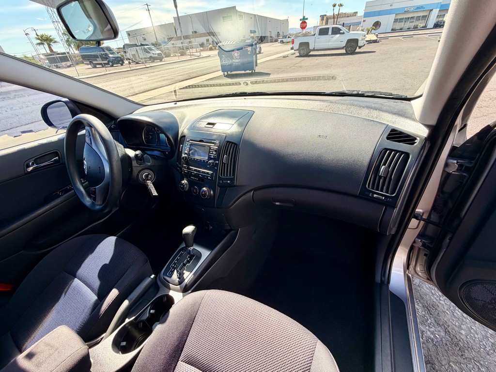2011 Hyundai Elantra Image 25