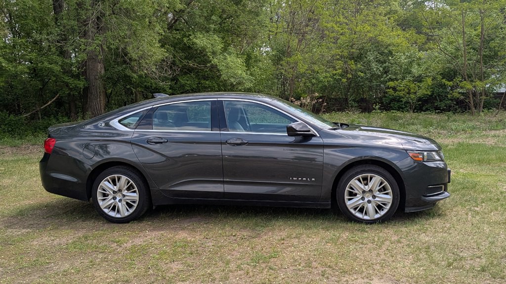 2015 Chevrolet Impala Image 2