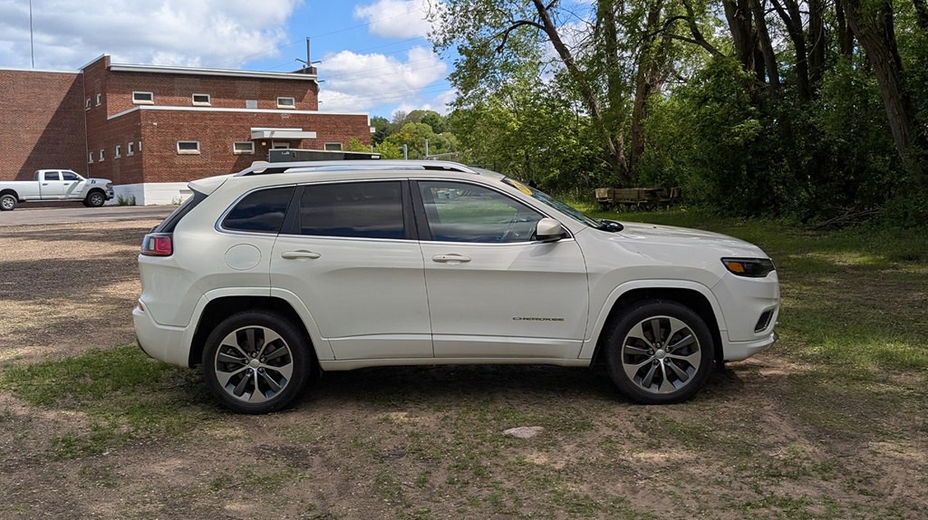 2019 Jeep Cherokee Image 2