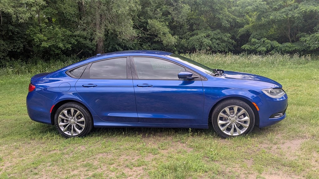 2015 Chrysler 200 Image 2