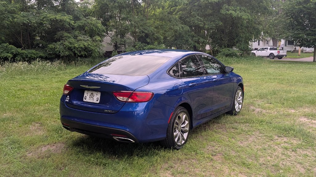 2015 Chrysler 200 Image 3