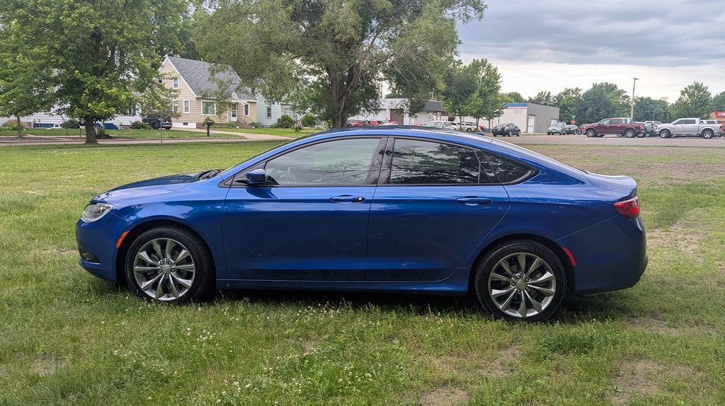 2015 Chrysler 200 Image 6