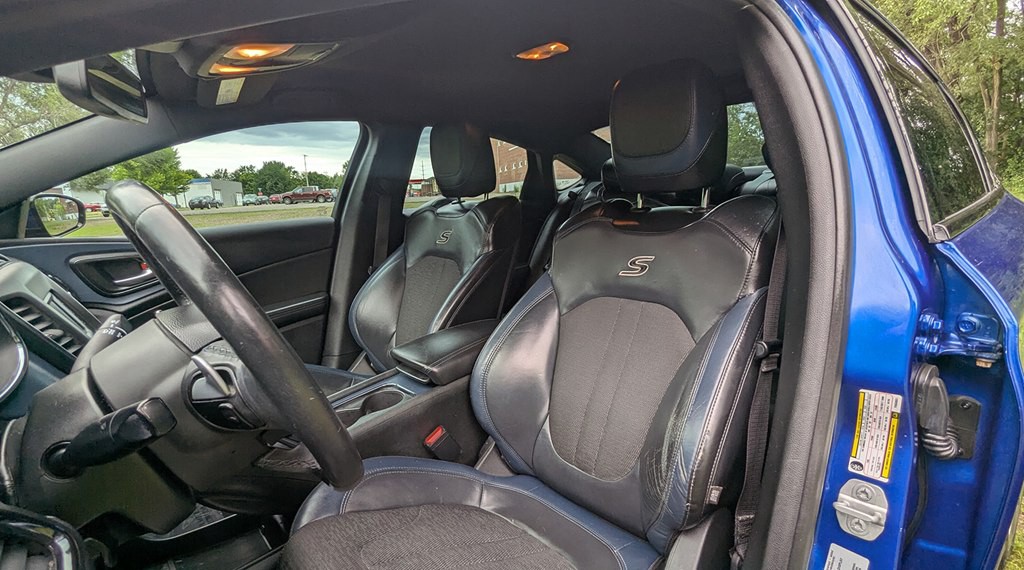 2015 Chrysler 200 Image 9