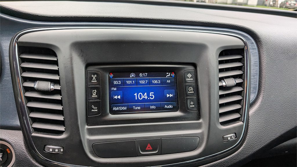 2015 Chrysler 200 Image 13