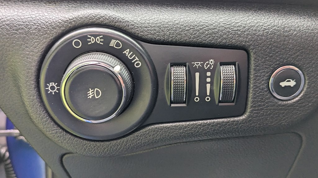2015 Chrysler 200 Image 18
