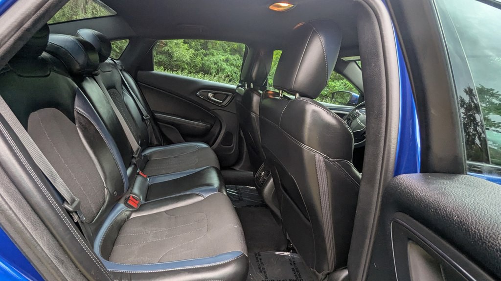 2015 Chrysler 200 Image 21