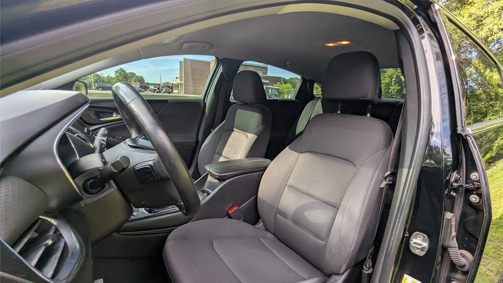 2017 Chevrolet Malibu Image 9