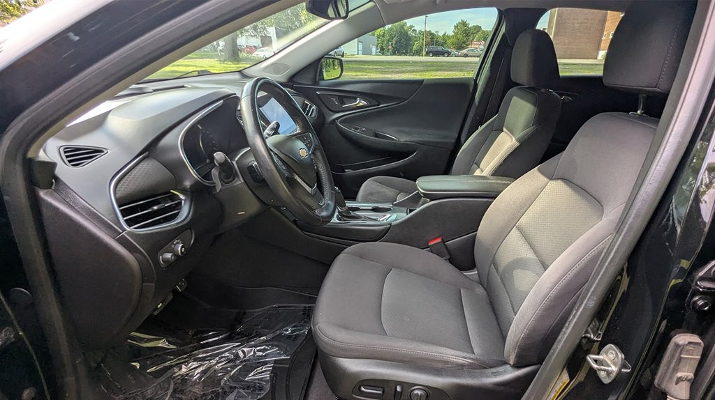 2017 Chevrolet Malibu Image 10