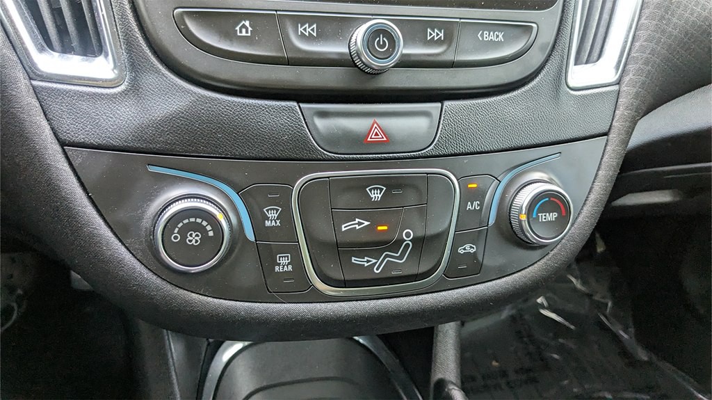 2017 Chevrolet Malibu Image 17