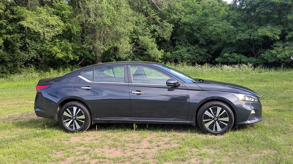 2021 Nissan Altima Image 2