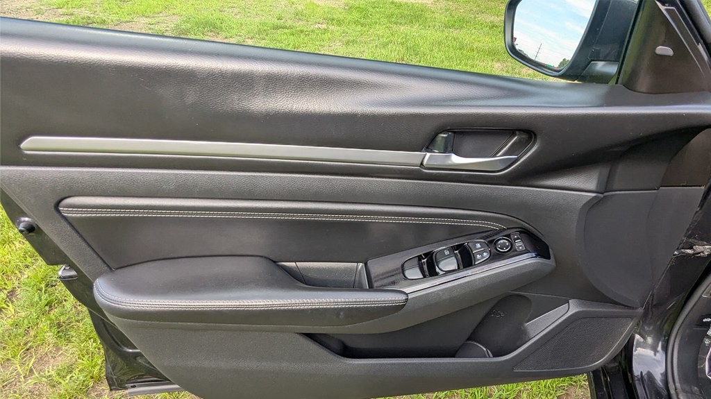 2021 Nissan Altima Image 17