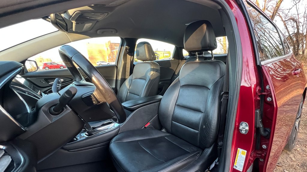 2017 Chevrolet Malibu Image 9