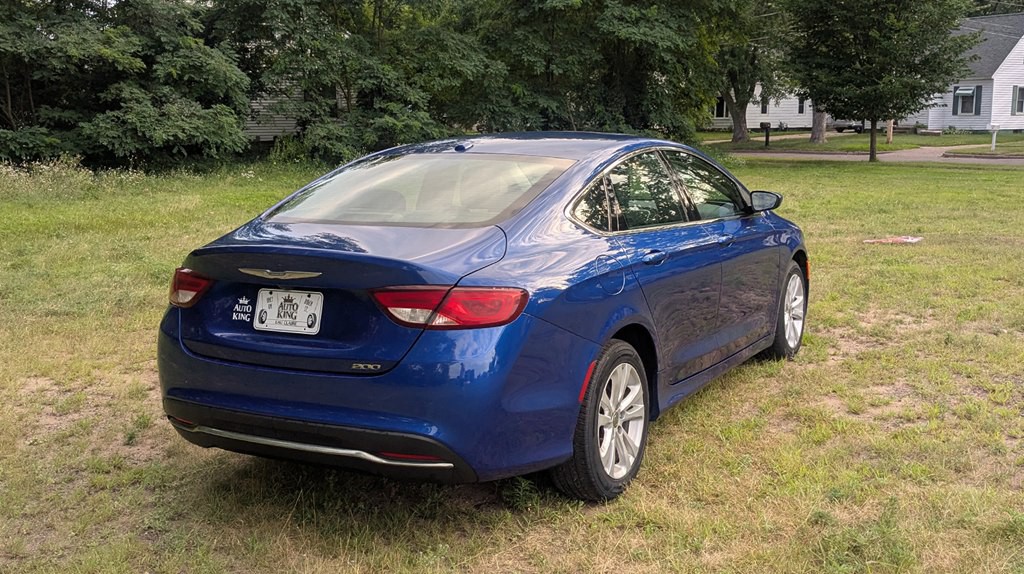 2015 Chrysler 200 Image 3
