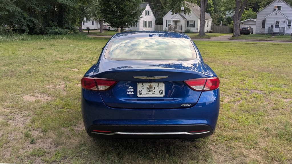 2015 Chrysler 200 Image 4