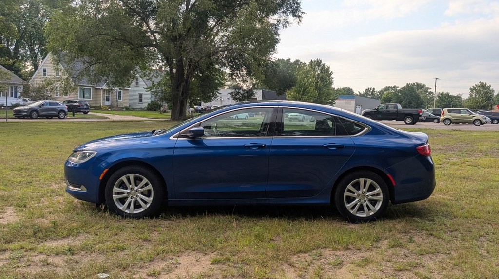 2015 Chrysler 200 Image 6
