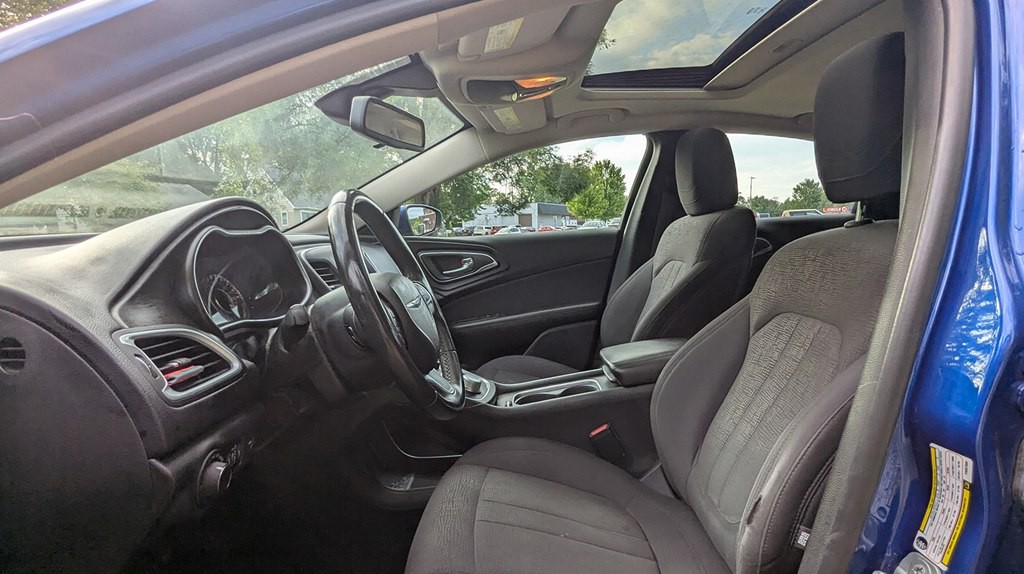 2015 Chrysler 200 Image 10