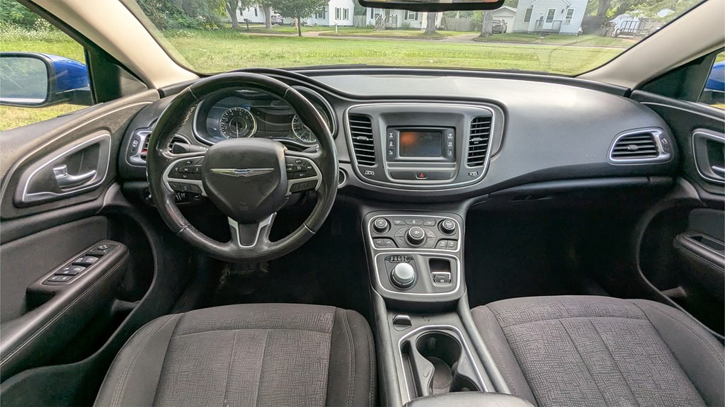 2015 Chrysler 200 Image 11