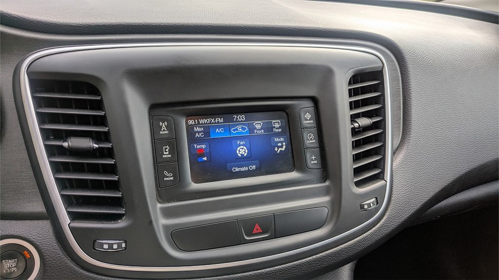 2015 Chrysler 200 Image 14