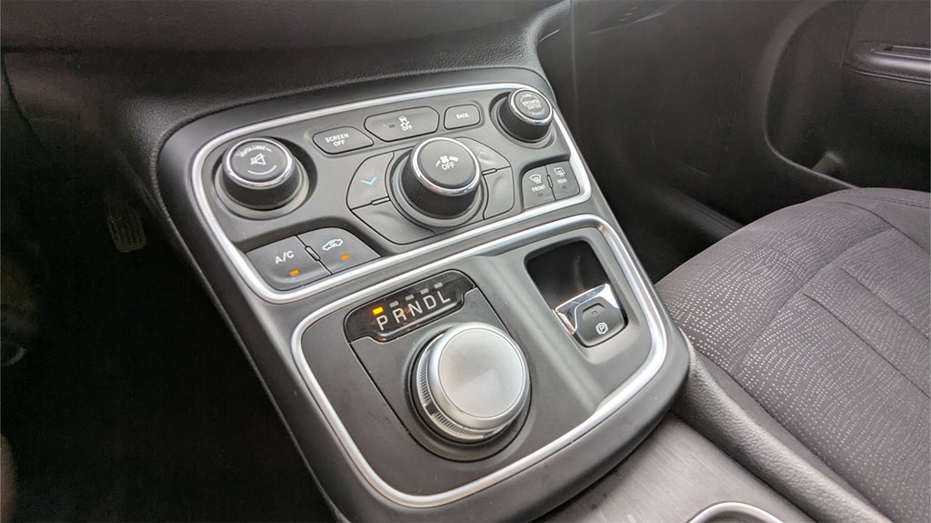 2015 Chrysler 200 Image 17