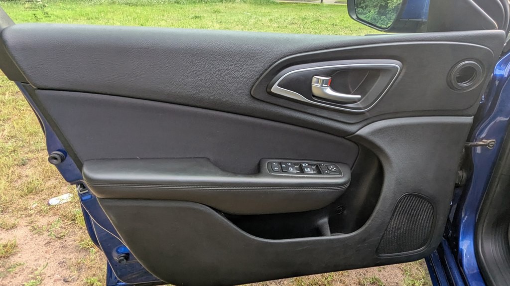 2015 Chrysler 200 Image 20