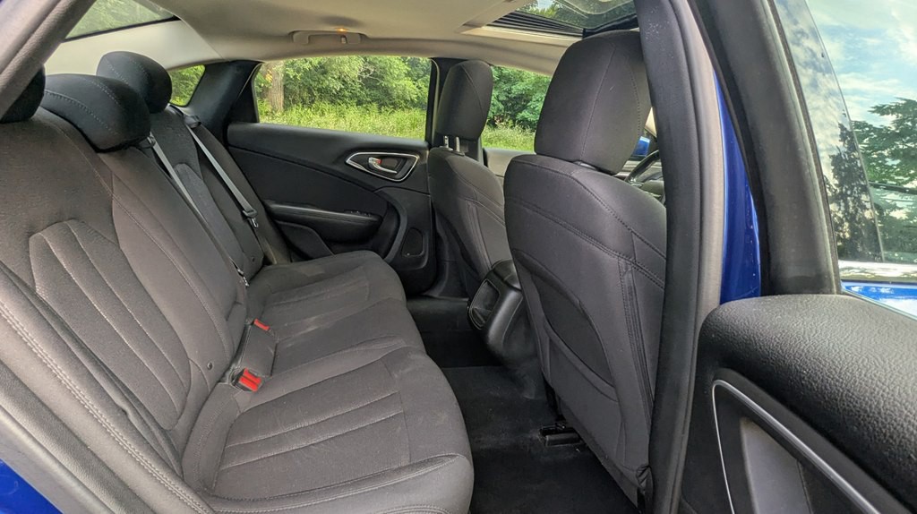2015 Chrysler 200 Image 22