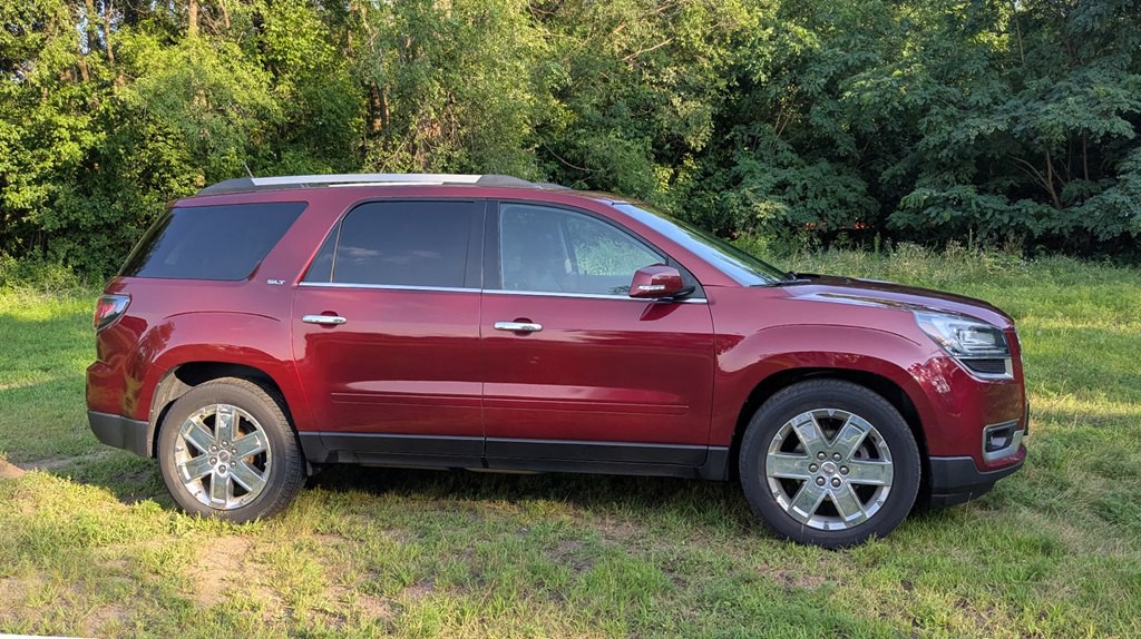 2017 GMC Acadia Image 2